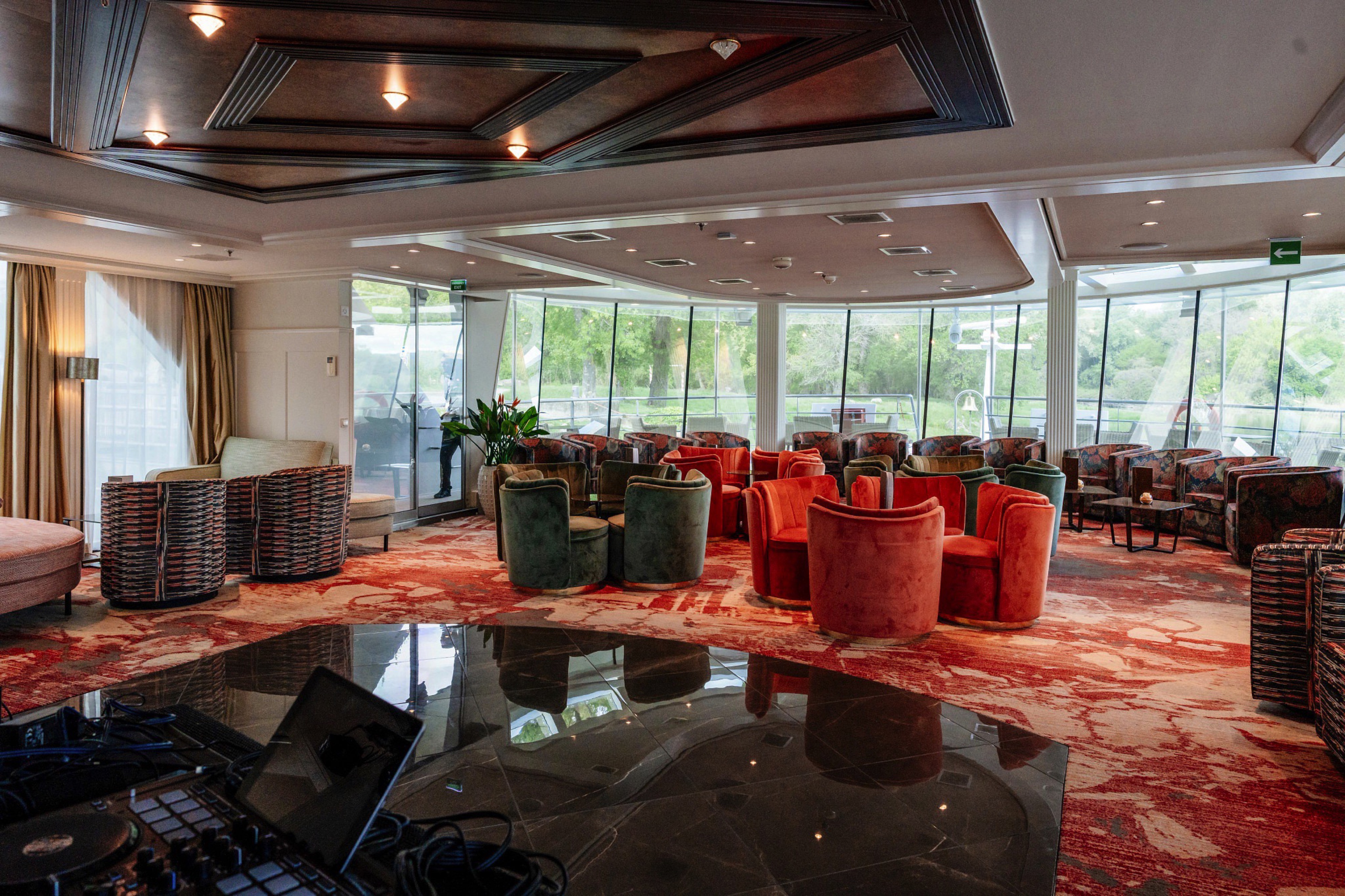 AmaCello - Main Lounge & Bar